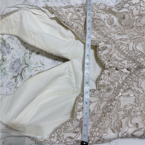 Allure bridal gown / Halter style A-line dress - Picture 7 of 10